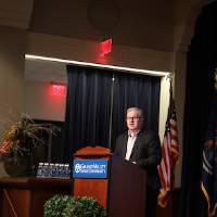 Dr. Len O'Kelly as the MC of the 3MT